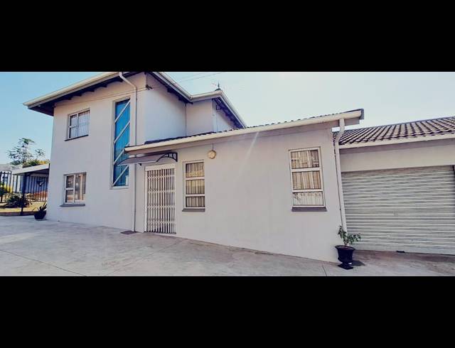 6 BEDROOM FREESTANDING FOR SALE IN MOUNTAIN RISE